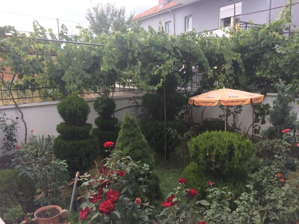 Vila Ridvani Korce Buitenkant foto
