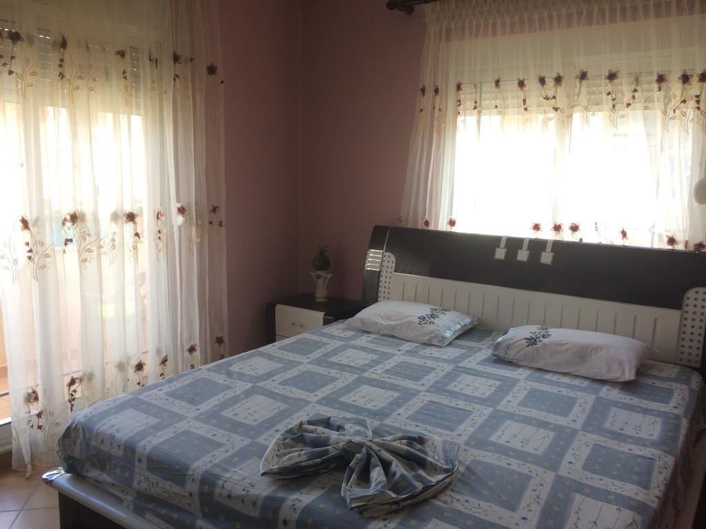 Vila Ridvani Korce Buitenkant foto
